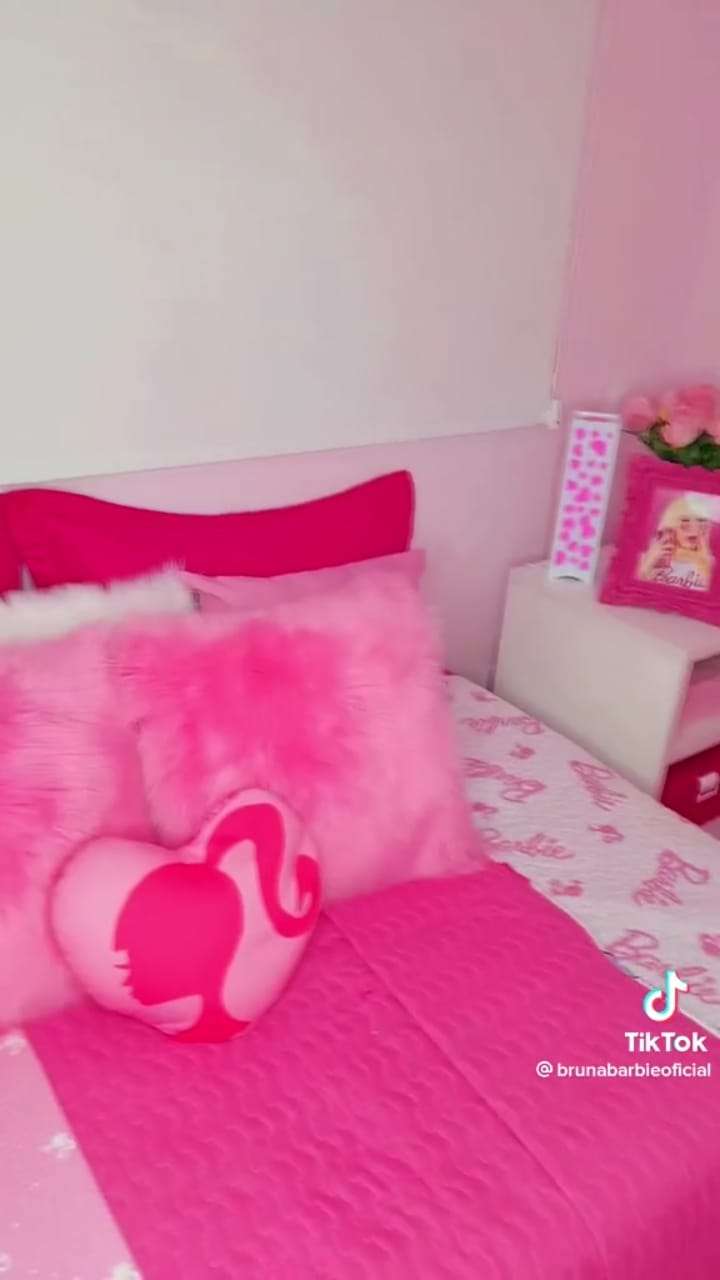 10 Potret Rumah Wanita Penggemar Barbie, Bak Istana Dongeng di Dunia Nyata!