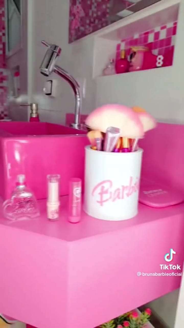 10 Potret Rumah Wanita Penggemar Barbie, Bak Istana Dongeng di Dunia Nyata!