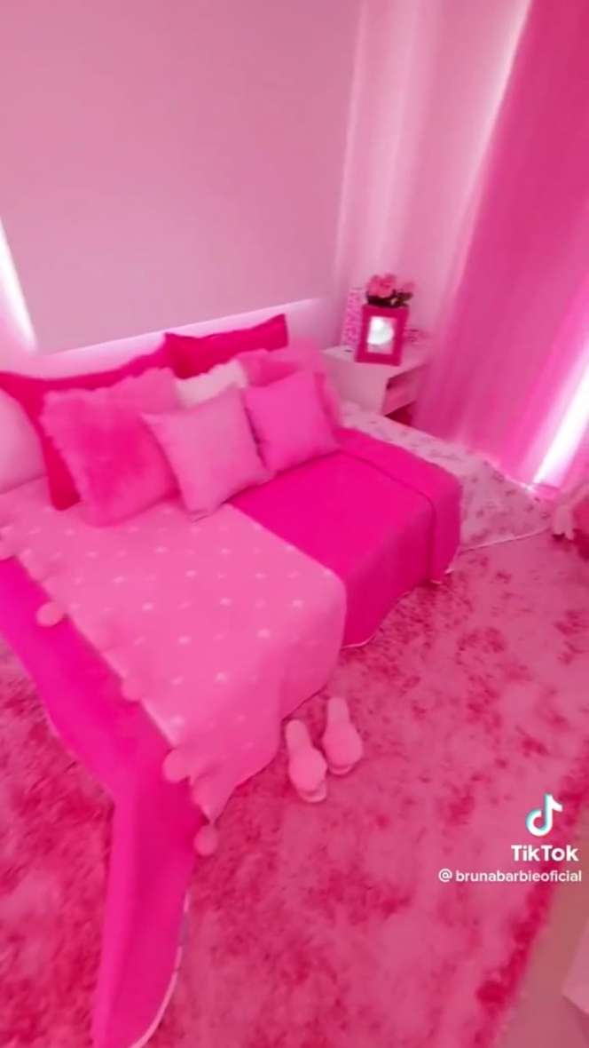 10 Potret Rumah Wanita Penggemar Barbie, Bak Istana Dongeng di Dunia Nyata!
