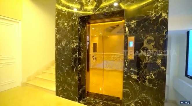 12 Potret Rumah Renny Angesti, ‘Kurator Fashion’ Para Artis Ternama, Ada Mall di Dalamnya! 