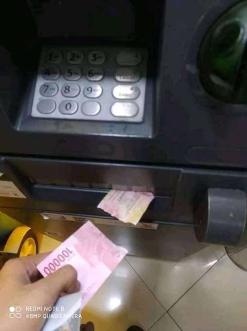 10 Momen Apes Saat Uang Sobek, Endingnya Bikin Nyesek!