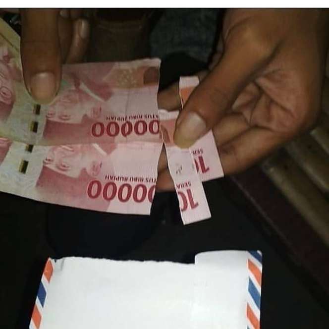 10 Momen Apes Saat Uang Sobek, Endingnya Bikin Nyesek!