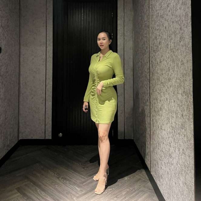Tampil Apa Adanya! Sederet Seleb Pede dengan Tubuh Curvy