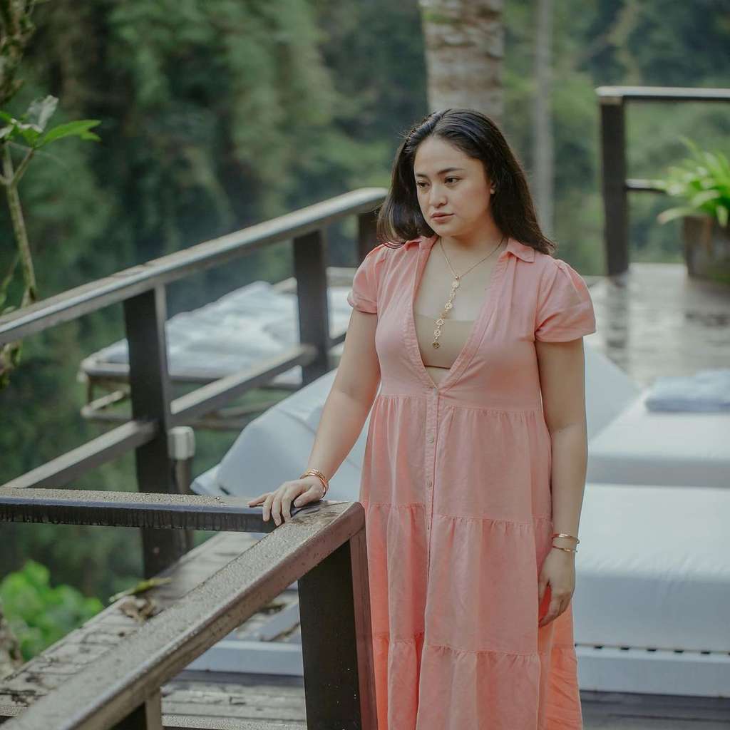 Tampil Apa Adanya! Sederet Seleb Pede dengan Tubuh Curvy