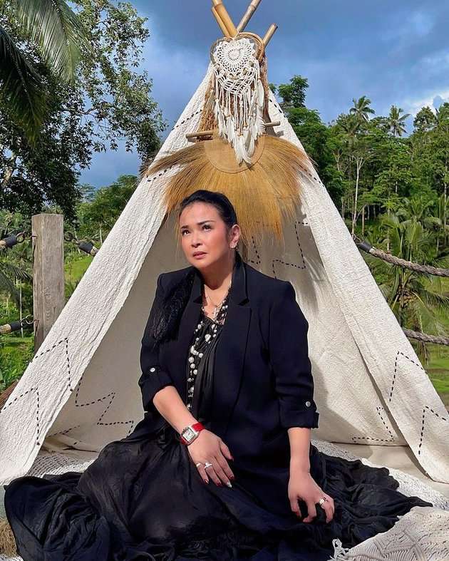 Tampil Apa Adanya! Sederet Seleb Pede dengan Tubuh Curvy