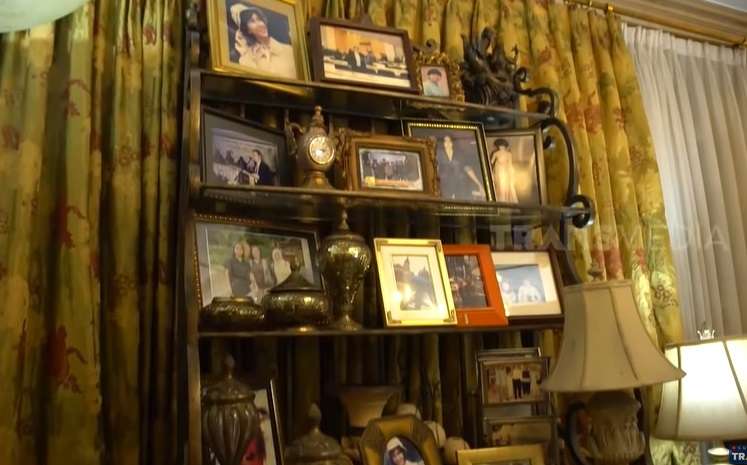 Potret Rumah Mewah Puput Novel, Serba Emas Banyak Barang Antik