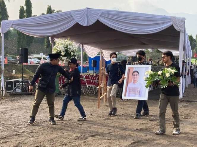 Potret Terkini Suasana Pusara Eril