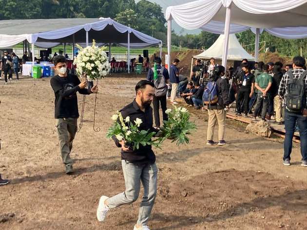 Potret Terkini Suasana Pusara Eril