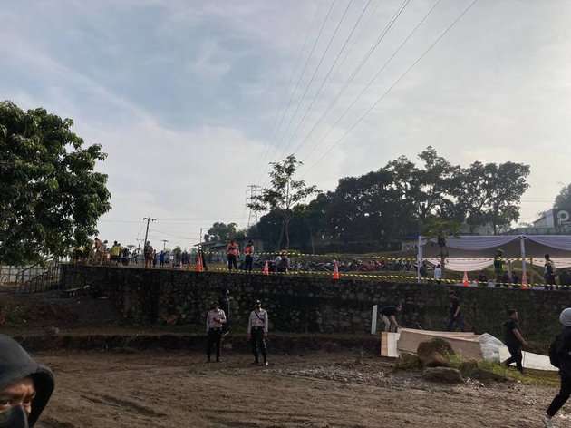 Potret Terkini Suasana Pusara Eril