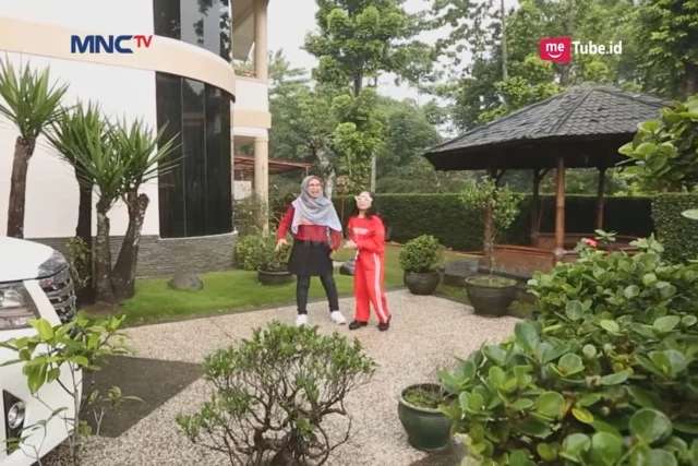 10 Potret Rumah Mewah Presenter Vega Darmawati, Suami Ternyata Bukan Orang Sembarangan!