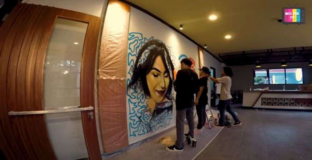 10 Potret Cafe ‘De Halu’ Milik Ayu Ting Ting, Ada Mural Karya Wendy Cagur, Keren Abis!