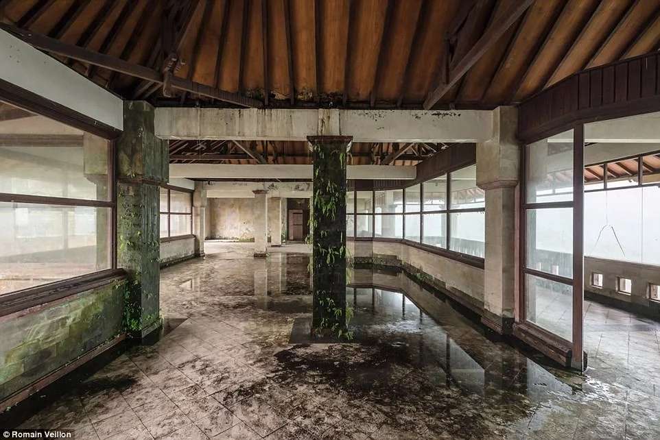 10 Potret Hotel Megah Terbengkalai Milik Tommy Soeharto, Dijuluki ‘Istana Hantu’, Banyak Naga Penjaga!