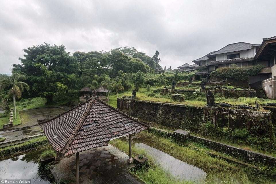 10 Potret Hotel Megah Terbengkalai Milik Tommy Soeharto, Dijuluki ‘Istana Hantu’, Banyak Naga Penjaga!