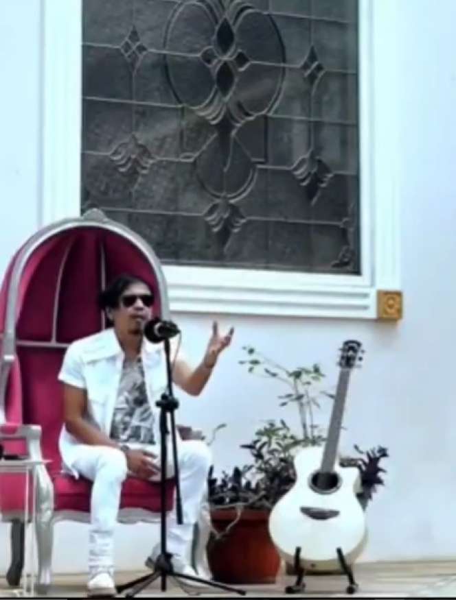 Masih Ingat Ian Kasela? Dulu Vokalis Grup Band Terkenal, Sempat Terpuruk & Jual Kaca Mata Demi Makan, Begini Nasibnya Sekarang