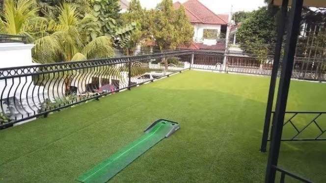 Potret Lapangan Golf di Rumah 5 Seleb, Punya Momo Geisha Super Luas!