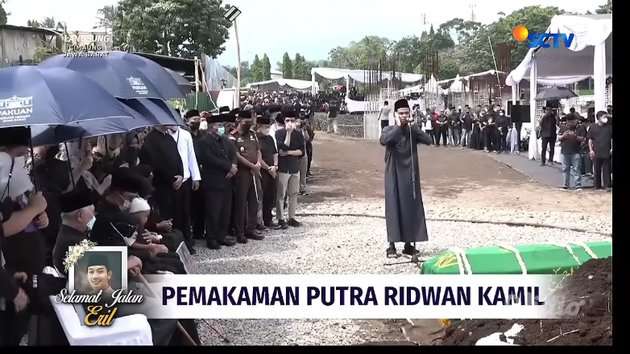 Potret Suasana Pemakaman Eril, Ridwan Kamil dan Atalia Tegar Melepas Kepergian Sang Putra