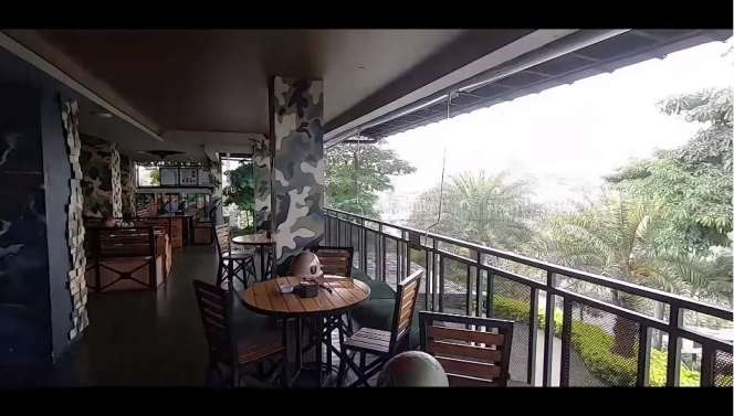 10 Potret Restoran ‘Militer’ Dewi Perssik yang Super Mewah, Ada Kapal Selam hingga Pesawat Tempur!