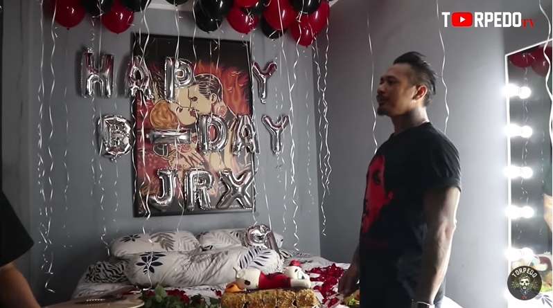 10 Potret Kamar Tidur Jerinx SID, Terkesan ‘Hot’ & Romantis, Lukisan Nora Alexandra Bikin Salfok! 