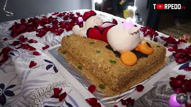 10 Potret Kamar Tidur Jerinx SID, Terkesan ‘Hot’ & Romantis, Lukisan Nora Alexandra Bikin Salfok! 