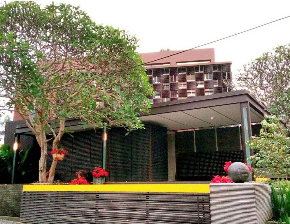 10 Potret Hunian Ridwan Kamil yang Dijuluki ‘Rumah Botol’, Terbuat dari 30.000 Botol Bekas!