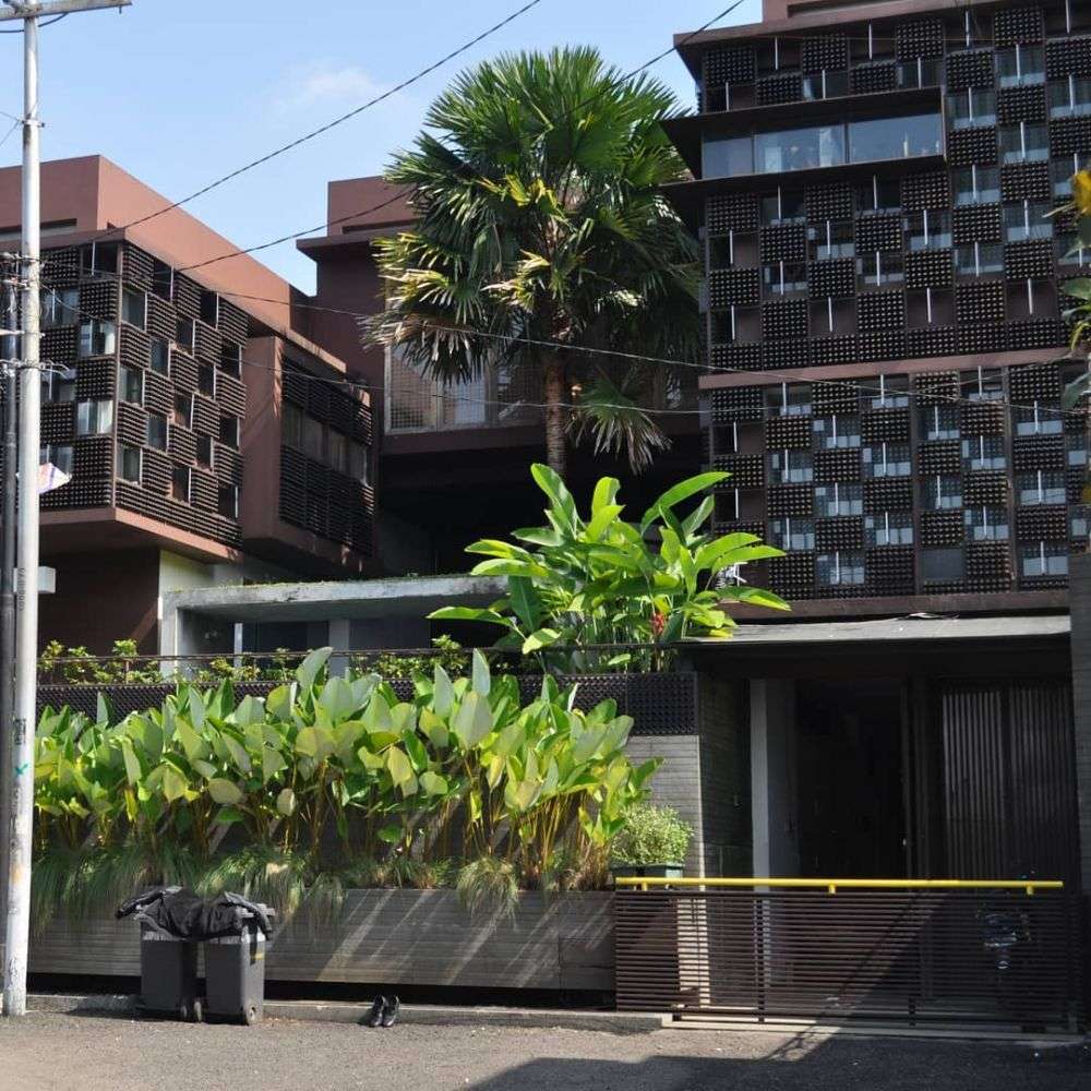 10 Potret Hunian Ridwan Kamil yang Dijuluki ‘Rumah Botol’, Terbuat dari 30.000 Botol Bekas!