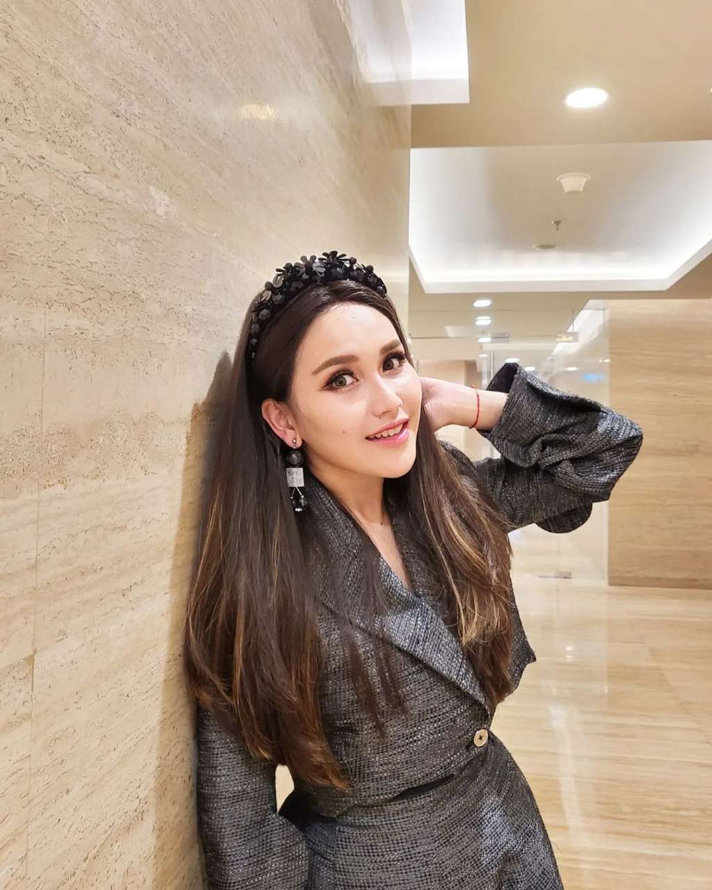 Pulang Umroh, Penampilan Ayu Ting Ting Langsung Jadi Sorotan