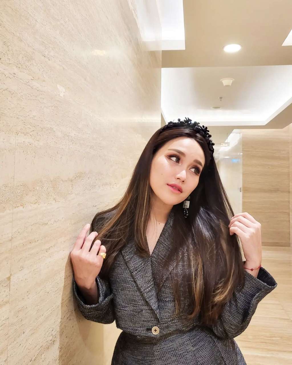 Pulang Umroh, Penampilan Ayu Ting Ting Langsung Jadi Sorotan