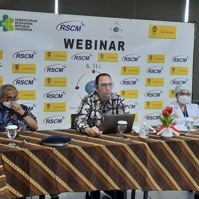 7 Potret Gerhard Reinaldi Suami Astrid Tiar yang Jarang Tersorot, Ternyata Bukan Orang Sembarangan!