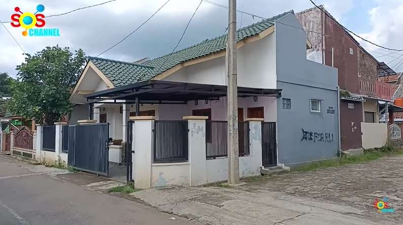 10 Potret Rumah Pertama Sule Sebelum Sukses, di Gang Senggol, Bak Bumi Langit dengan Huniannya Sekarang!