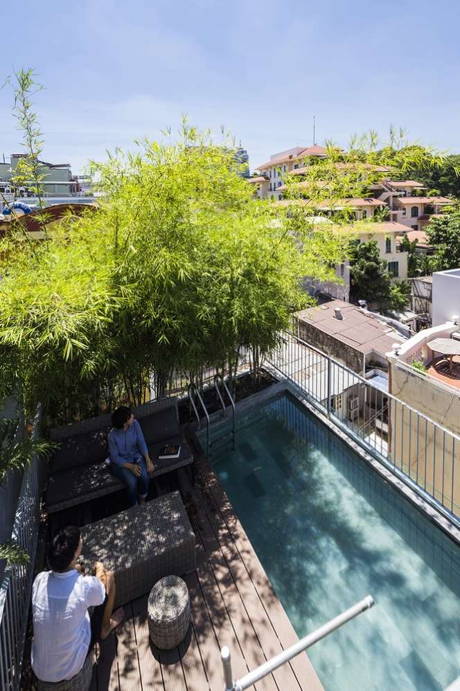 10 Potret Rumah Bambu di Gang Sempit, Dalamnya Bak Hotel Mewah, Ada Kolam Renang di Rooftop