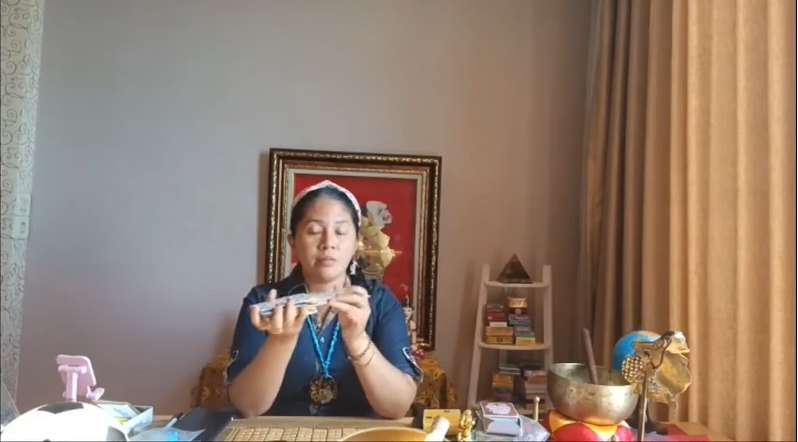 10 Potret Ruang Kerja Rara ‘Pawang Hujan’, Penuh Benda Klenik & Alat Perdukunan, Ngeri Banget!