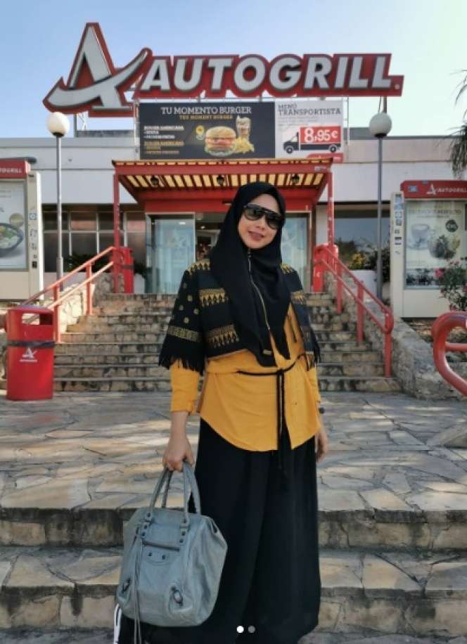 7 Potret Ghea Mantan Istri Ifan Seventeen yang Jarang Tersorot, Ternyata Profesinya Nggak Main-Main!