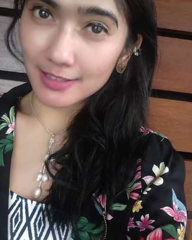 Ingat Revi Mariska? Dulu ‘Ratu’ Drama Kolosal Nomor Satu, Kini Jadi Pengamen Demi Bertahan Hidup, Lihat 7 Potretnya