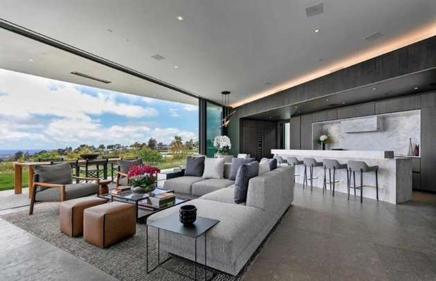 10 Potret Rumah Aga Bakrie di Beverly Hills Seharga Rp400 Miliar, Mewahnya Kebangetan!