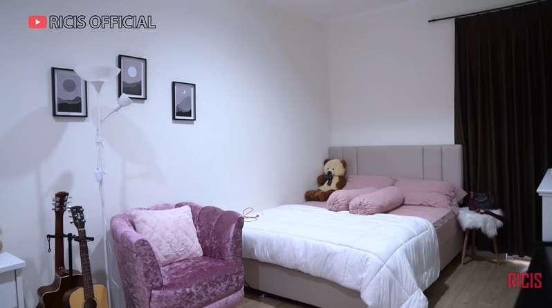 10 Potret Rumah Anneth Delliecia, Serba Pink Bak Istana Barbie, Ada Kado dari Betrand Peto!