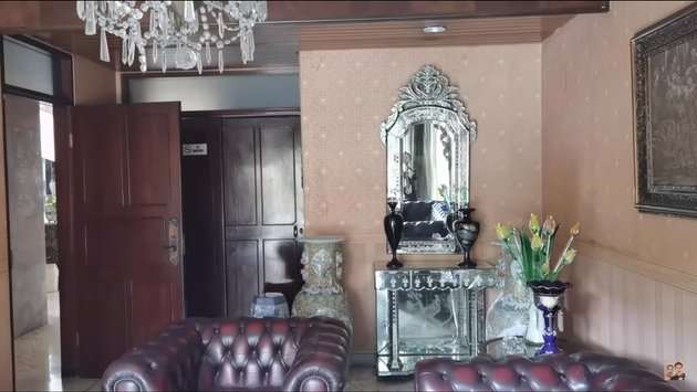 10 Potret Rumah Eyang Wulan Guritno, The Real ‘Sultan’ Di Zamannya, Seharga Rp100 Miliar, Ada 25 Kamar!