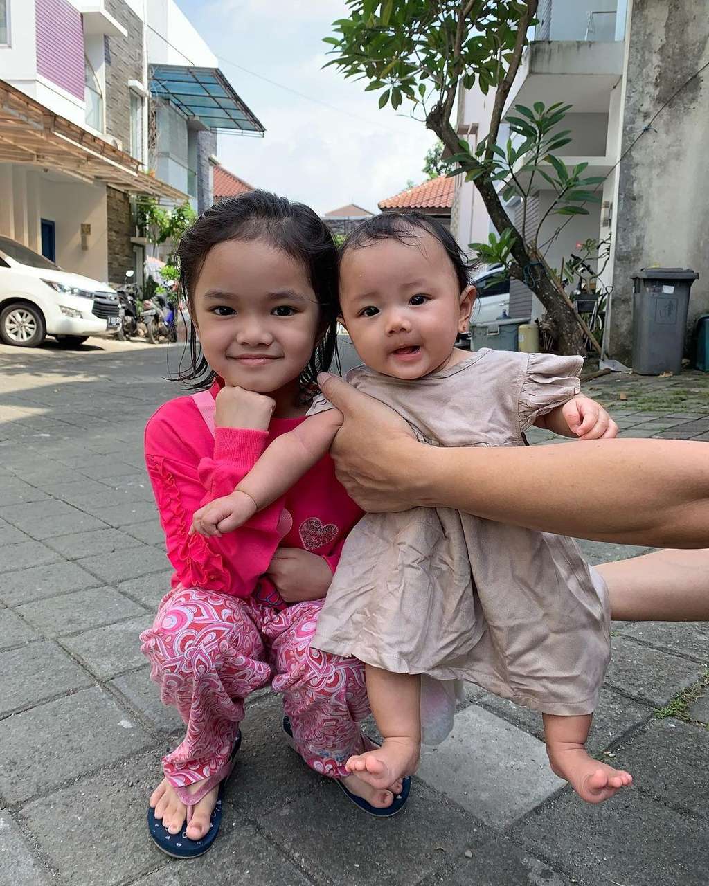 8 Potret Rumah Mewah Faldo Maldini, Gagal Jadi DPR & Gubernur Kini Jadi Stafsus Mensesneg