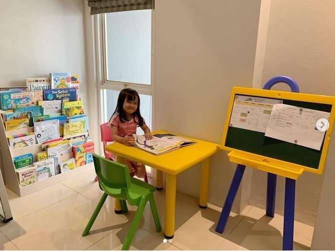 8 Potret Rumah Mewah Faldo Maldini, Gagal Jadi DPR & Gubernur Kini Jadi Stafsus Mensesneg