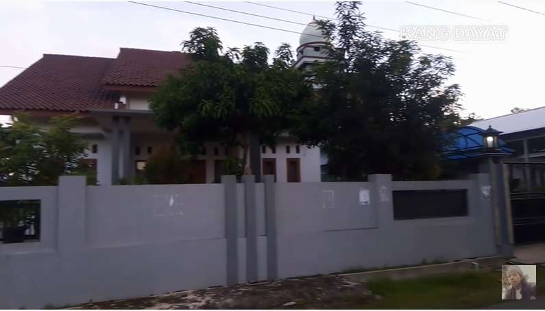 10 Potret Rumah Ustazah Viral Mumpuni Handayayekti, Ceramah Pakai Bahasa Ngapak, Sultan Cilacap!