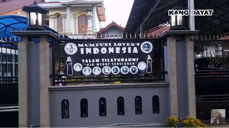 10 Potret Rumah Ustazah Viral Mumpuni Handayayekti, Ceramah Pakai Bahasa Ngapak, Sultan Cilacap!