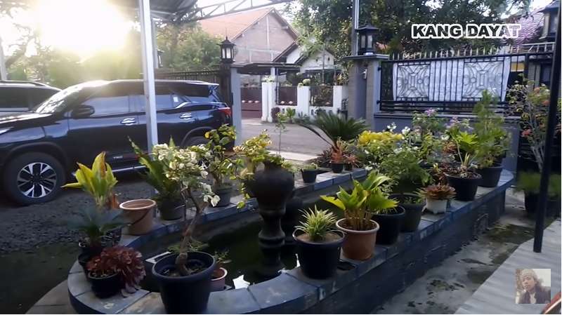 10 Potret Rumah Ustazah Viral Mumpuni Handayayekti, Ceramah Pakai Bahasa Ngapak, Sultan Cilacap!