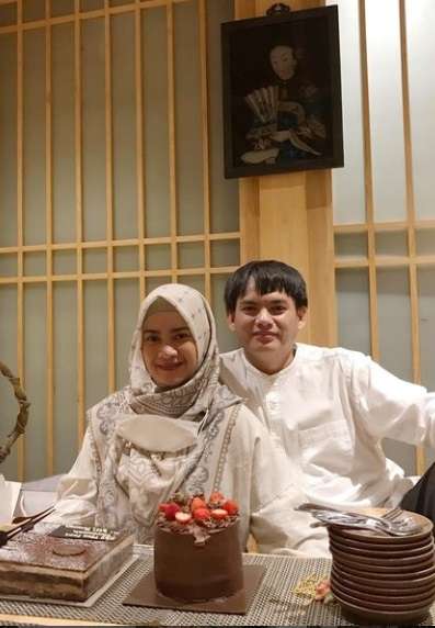 Masih Ingat Karlie Fu Suami Brondong Ikke Nurjanah? Begini Kabarnya Usai Menikah!