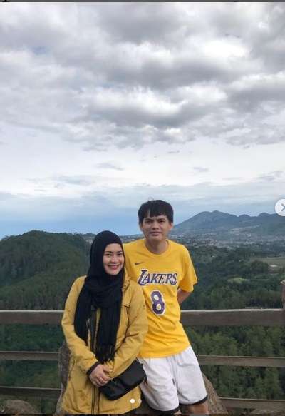 Masih Ingat Karlie Fu Suami Brondong Ikke Nurjanah? Begini Kabarnya Usai Menikah!