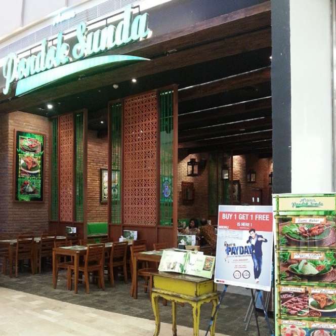 6 Potret Restoran Sunda Milik Artis, Syahrini Berkonsep Taman Surga, Penuh Bunga Indah Banget!