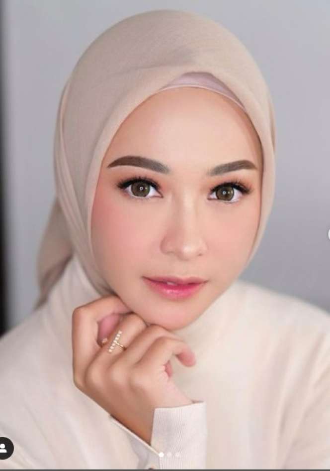 Potret Poppy Bunga Bakal Jadi Calon Istri Ojak `Tukang Ojek Pengkolan` di Kehidupan Nyata, Ternyata Beda Banget!
