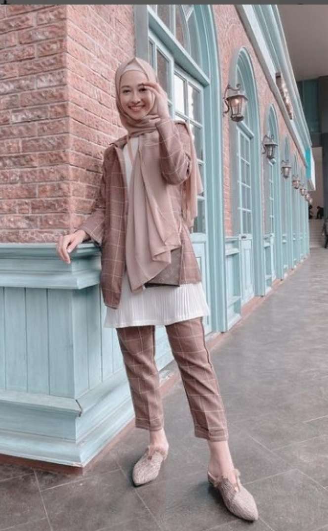 Potret Poppy Bunga Bakal Jadi Calon Istri Ojak `Tukang Ojek Pengkolan` di Kehidupan Nyata, Ternyata Beda Banget!