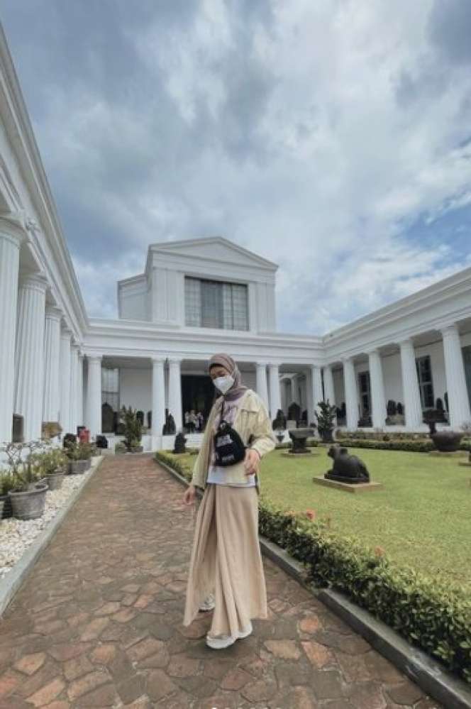 Potret Poppy Bunga Bakal Jadi Calon Istri Ojak `Tukang Ojek Pengkolan` di Kehidupan Nyata, Ternyata Beda Banget!