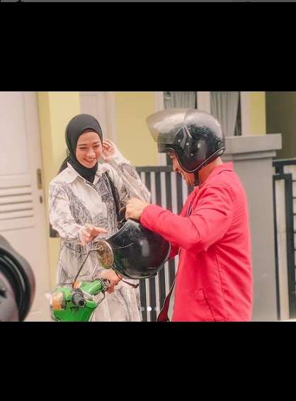 Potret Poppy Bunga Bakal Jadi Calon Istri Ojak `Tukang Ojek Pengkolan` di Kehidupan Nyata, Ternyata Beda Banget!
