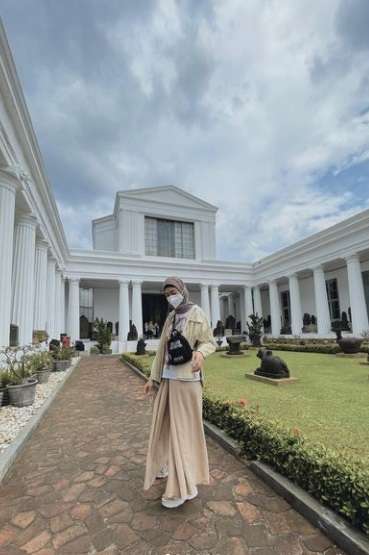 Potret Poppy Bunga Bakal Jadi Calon Istri Ojak `Tukang Ojek Pengkolan` di Kehidupan Nyata, Ternyata Beda Banget!