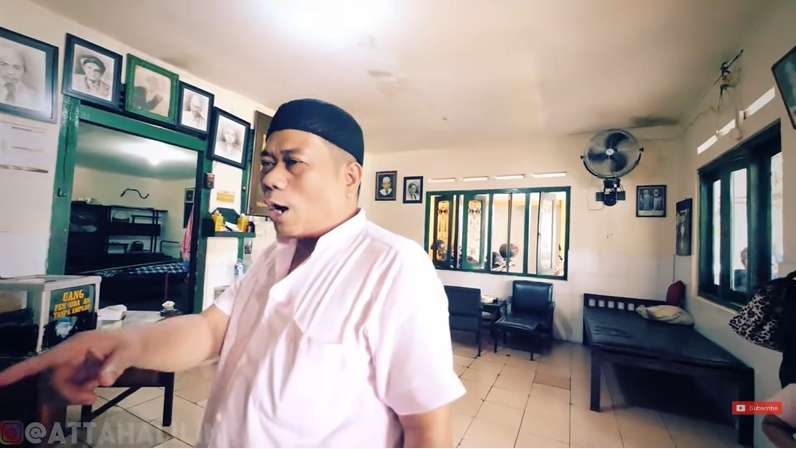 10 Potret Rumah Haji Naim 'Sang Legenda Pijat dari Cimande', Sering Dikunjungi Artis!